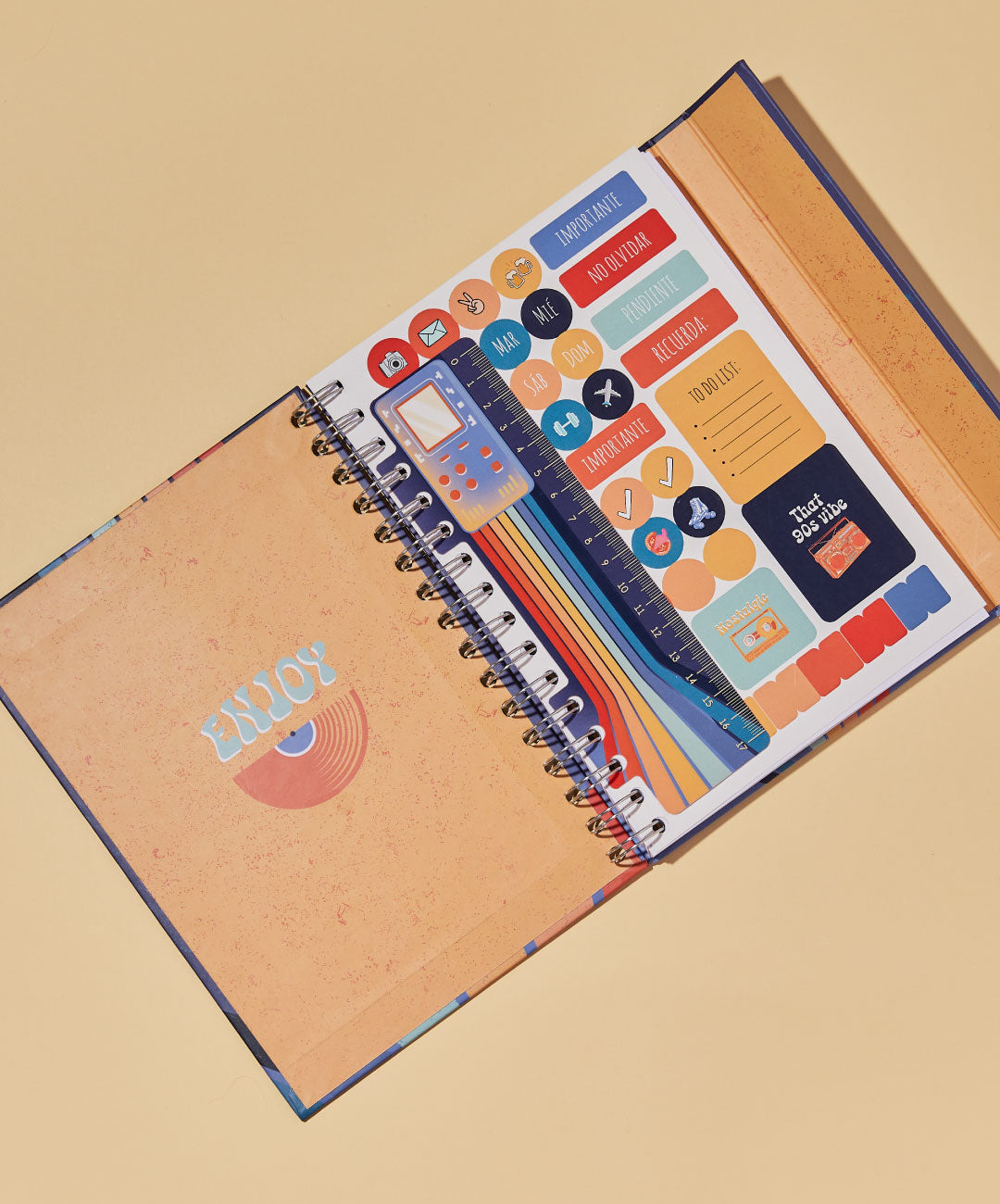 Cuaderno Rayado Mediano Retro