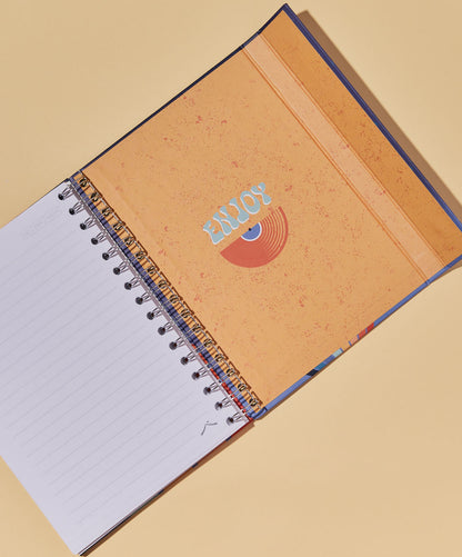 Cuaderno Rayado Mediano Retro